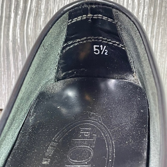 TODS Leather Driving Loafer - Quiet Luxury - Picture 10 of 10